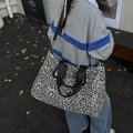 Borsa tote leopardata grande con manici neri e tracolla staccabile moda - Bianco