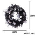 Ghirlanda nera di Halloween con teschi argentati, consistenza frangia, diametro 26 cm - Stile Teschio Argento