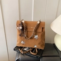 Mochila vintage marrón mate con parches de estrellas y asa de cuerda tejida - Con Colgante / Marrón
