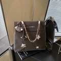 Mochila esmerilada topo oscuro con parches de estrella, correas de cuerda y osito - Con Colgante / Marrón