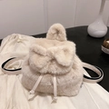 Mini zaino in ecopelliccia beige con orecchie da coniglio e chiusura con coulisse - Cachi