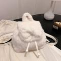 Mini zaino in ecopelliccia color crema con coulisse e spalline sottili in PU - Bianco