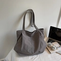 Minimalistische grijze nylon draagtas met kreukeltextuur voor kantoor en vrije tijd - Grijs