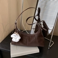 Sac bandoulière vintage marron foncé avec finition cuir mat et charme de chiot - Marron