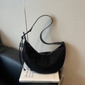 Minimalistische schwarze Wildleder Hobo-Tasche mit Lederriemen und Knotendetail - Schwarz