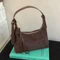 Bolso hobo de ante marrón oscuro con correa de cuero ancha y borlas largas de moda - Café