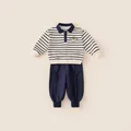 Completo polo a righe e pantaloni sportivi blu scuro per bambino con stemma BO 23 - 80 / Bianco Sporco + Blu Navy