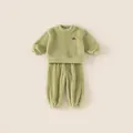 Set pigiama in pile verde chiaro per bambini con maniche lunghe e pantaloni a polsino - Verde / 110