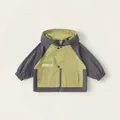 Giacca a vento con cappuccio per bambini in stile color block verde oliva e grigio - Verde / 80