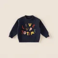 Maglione in maglia blu navy per bambini con ricamo di lettere colorate Live Up To Time - Blu Marino (LIVE) / 130
