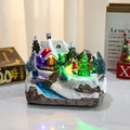 Caja de música navideña de resina con pueblo nevado y árbol giratorio con luces LED - Árbol de Navidad / 16*11*13.5cm