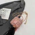 Mini borsa a scatola in tweed rosa con catena dorata su sfondo di giacca elegante - colore fagiolo rosso / Taglia S