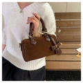 Donkerbruine suède Boston-handtas met leren strikdetail en retro herfststijl - koffiekleur