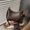 Bolso cubo retro marrón oscuro en cuero texturizado con dos correas de hombro incluidas - Café