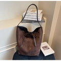 Retro dunkelbraune Wildleder Beuteltasche mit Lederpaspel und Kordelzug-Detail - Kaffeebraun