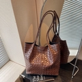Grand sac cabas marron foncé en cuir tressé avec des bretelles assorties élégantes - café