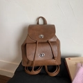Vintage brauner Lederrucksack für Damen mit Metallschnalle und praktischem Kordelzug - Braun