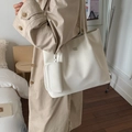 Bolso tote beige minimalista con correa al hombro y neceser a juego en cuero PU de calidad - Blanco