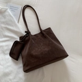 Bolso tote grande de cuero sintético marrón oscuro con pequeño estuche y textura retro - café