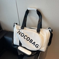 Borsa sportiva bianca in pelle sintetica con cinghie nere e dettaglio del logo NOCOBAG - Bianco Sporco