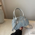Mini borsa Boston in denim azzurro con paillettes argento e manici in metallo - Argento