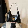Sac hobo noir plissé rétro avec garniture dorée et forme de demi-lune élégante et chic - Sans Pendentif / Noir sans Pendentif