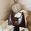 Sac hobo marron chocolat rétro en cuir brillant avec boucle dorée vintage - Sans Pendentif / Café sans Pendentif