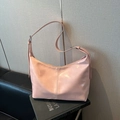Rosafarbene glänzende Hobo-Tasche in Halbmondform mit verstellbarem Schultergurt - Rosa Ohne Anhänger