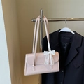 Sac à bandoulière rose pâle brillant avec nœud en dentelle blanche et fines anses - Rose Sans Pendentif