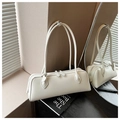 Detailansicht der weißen rechteckigen Baguette-Schultertasche aus Kunstleder mit Doppelriemen - Weiß