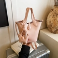 Sac seau rose texture litchi avec mini pochette et bandoulière élégante - Rose