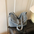 Retro gewassen denim shopper in blauw met vintage gesp en brede verstelbare riem - Lichtblauw