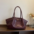 Retro burgundy large capacity tote bag with embossed crocodile pattern and gold buckle - Red