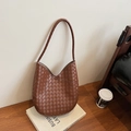 Dunkelbraune geflochtene Schultertasche für Damen mit Intrecciato-Design - Braun