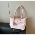 Détail du cabas à carreaux roses avec broderie lapin et petite pochette assortie - Rose
