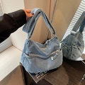 Vintage-Umhängetasche aus gewaschenem blauem Denim mit Multi-Taschen-Design und Gurt - Hellblau