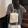 Cremeweißer kleiner Stroh-Rucksack für Damen mit gewebter Textur und goldenen Details - Cremeweiß