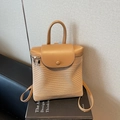 Rucksack aus Stroh und Leder mit gewebten Netzdetails und praktischem Tragegriff - Khaki