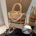 Bolso de paja a rayas de colores con una correa decorativa de perlas para mujer - Blanco Roto
