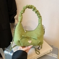 Matcha grüne Wildleder Schultertasche mit Schleife und silberner Kettenriemen - Grün