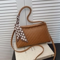Braune geflochtene Hobo-Tasche mit gepunktetem Schal und verstellbarem Riemen für Damen - Braun