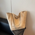 Große khakifarbene Retro-Shopper-Tasche aus Wildlederimitat mit doppelten Schultergurten - Khaki