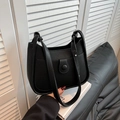 Borsa a secchiello minimalista in pelle martellata nera con spalline regolabili e stile retrò - Nero