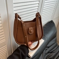 Elegante borsa hobo marrone caramello in pelle con trama litchi e chiusura magnetica - Marrone