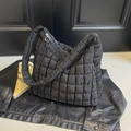 Fashionable black quilted bubble bag with large capacity and square textured shoulder strap - One Size / Gray