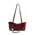 Borsa a spalla minimalista in pelle verniciata bordeaux con ciondolo sportivo da baseball - Con Ciondolo / Rosso Ancorra