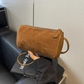 Braune Wildleder-Zylindertasche mit Glattlederbesatz und dünnen Tragegriffen für Damen - Braun