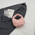 Schicke hellrosa gesteppte Cloud Mini Handtasche mit modischem Puff-Karo-Muster - Fleischrosa
