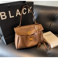 Vintage καφέ δερμάτινη τσάντα tote με χρυσά κουμπώματα και ρυθμιζόμενο λουράκι ώμου - Καφέ