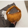 Borsa a nuvola trapuntata giallo senape, design mini puffer con cerniera superiore - Marrone